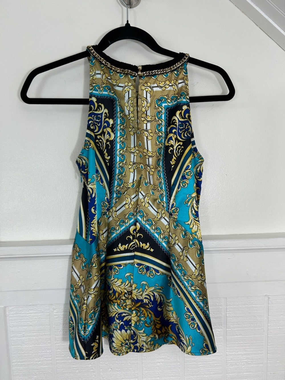 Cache Y2K Tuscan Mom Pattern Halter Top with Gold Chain Detail size XS - Picture 5 of 7